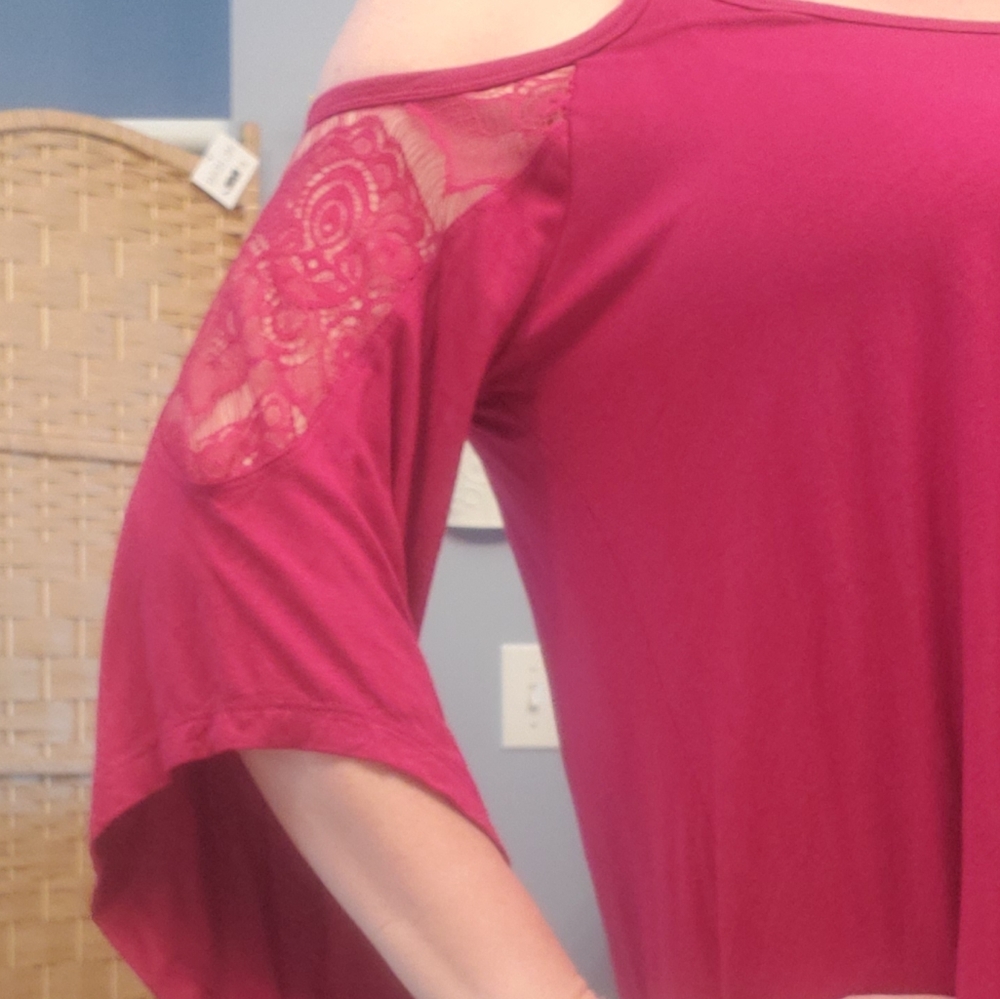 NWOT Torrid Red Wine Lace Cold Shoulder Top, 0X